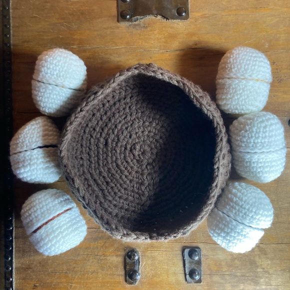 Chicks and eggs in nest crochet - Picture 7 of 10